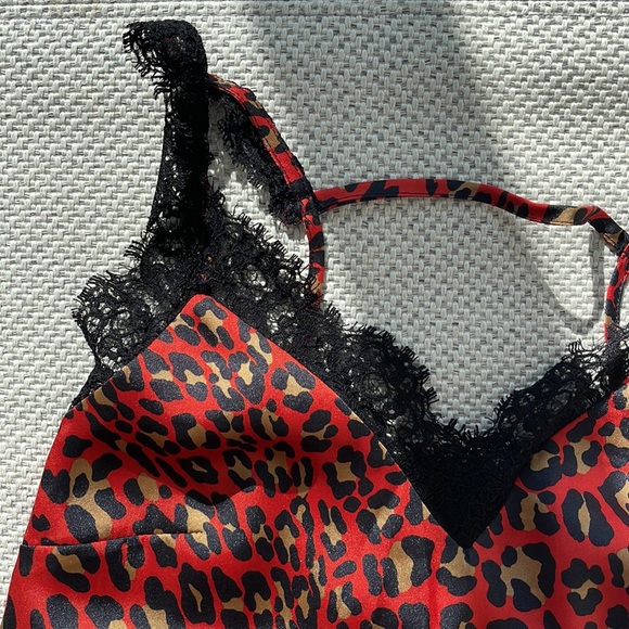 Sleeveless soft tank top. Size M. - Picture 4 of 8